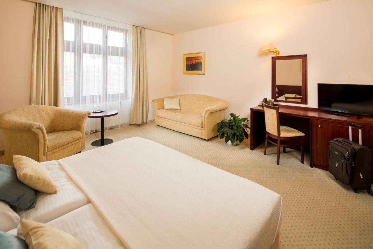 Hotel Kultura Ruzomberok Extérieur photo